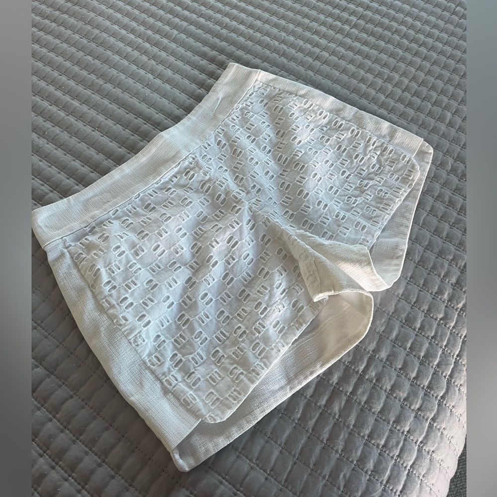 Women’s J. Crew Size 2 White Shorts. Designer Front. Great Condition.